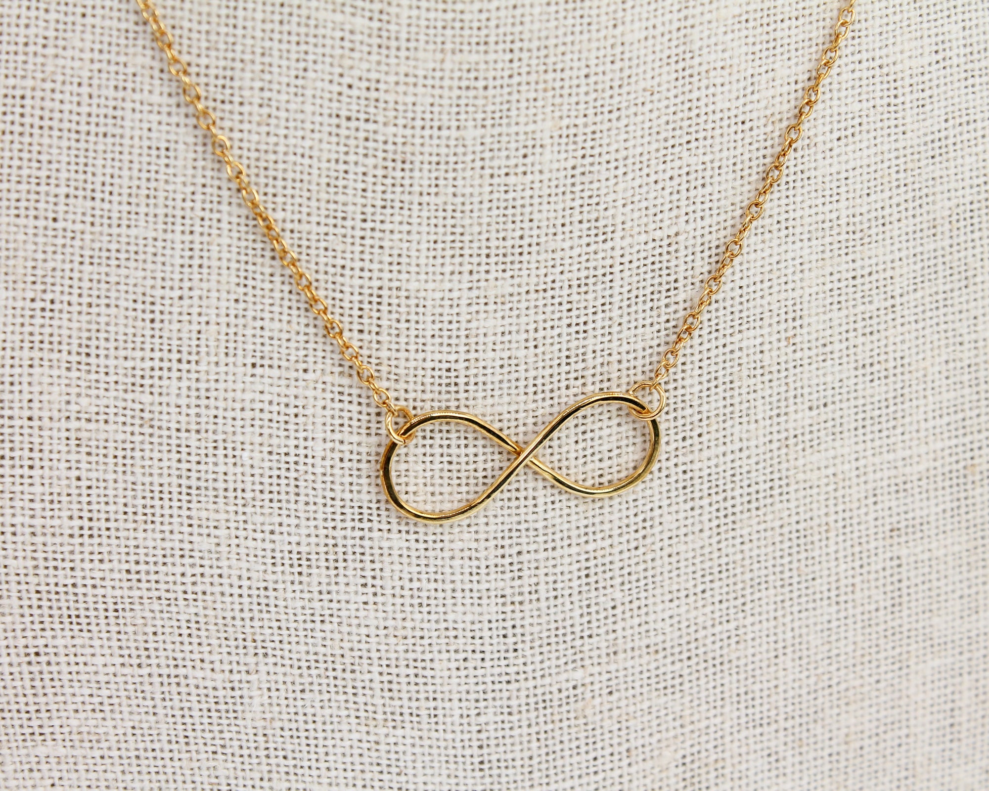 Infinity Necklace / Gold