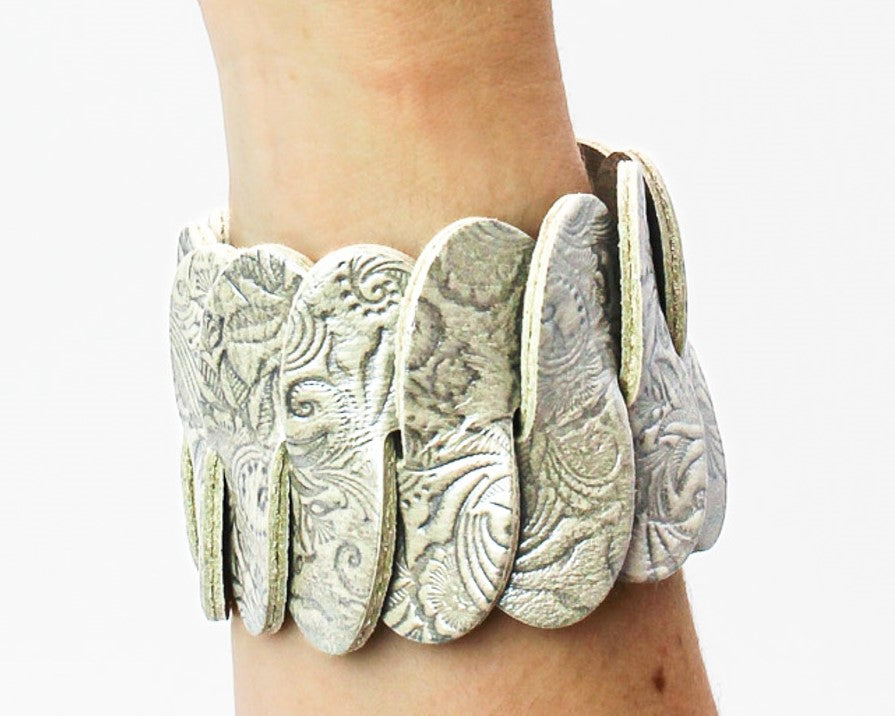 Flow Cuff Bracelet / Silvery Elemental