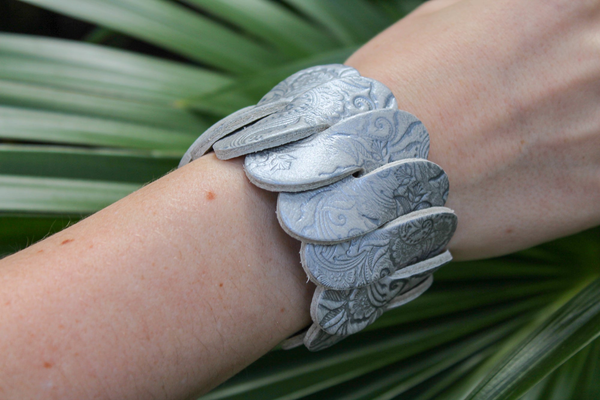 Flow Cuff Bracelet / Silvery Elemental